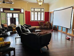 Mossman Exchange & Backpacker Resort