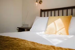 Stunning Room Above Amazing Silks Pub