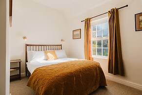 Stunning Room Above Amazing Silks Pub