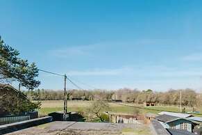 Stunning Room Above Amazing Silks Pub