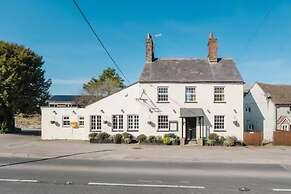 Idyllic Foodie Retreat above Silks Pub