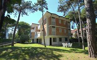 Comfortable Flat With Balcony for 9 Guests in Lignano Sabbiadoro