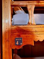 Nezer Hostel & Roof Top Cafe