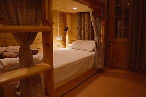 Nezer Hostel & Roof Top Cafe