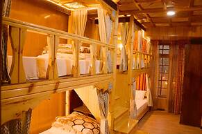 Nezer Hostel & Roof Top Cafe