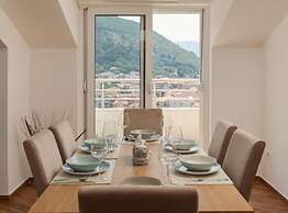 Stylish Budva Apartment With Panoramic Views