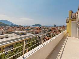 Stylish Budva Apartment With Panoramic Views