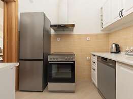 Stylish Budva Apartment With Panoramic Views