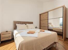 Stylish Budva Apartment With Panoramic Views