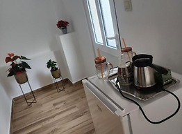 Deluxe City Escape With Modern Comforts & Garage
