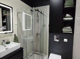 Heritage Haven Luxurious Apartment in City Center