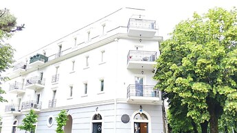 Heritage Haven Luxurious Apartment in City Center
