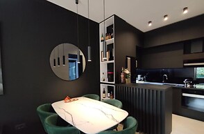 Heritage Haven Luxurious Apartment in City Center