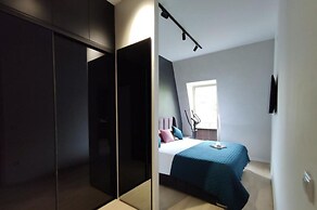 Heritage Haven Luxurious Apartment in City Center