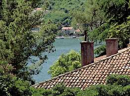 Charming & Cozy Apartment Close to Kotor Old Town