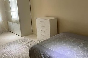 Charming House With Garden - Sleeps 6 & Parking