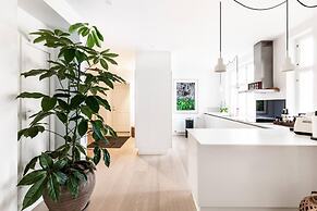 Dinesen Collection Condo by Royal Theatre
