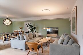 Dinesen Collection Condo by Royal Theatre