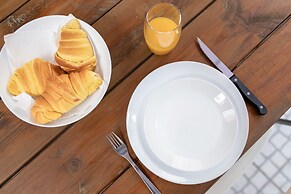 Jamor Terrace by Homing