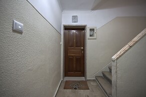 Jamor Terrace by Homing