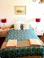 Regis Lodge Guesthouse