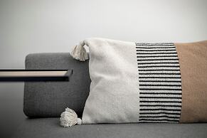 Sway - Chic 1-BR Apt & Balcony in Athens