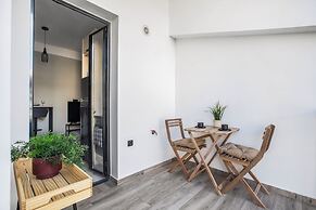Sway - Chic 1-BR Apt & Balcony in Athens