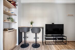 Sway - Chic 1-BR Apt & Balcony in Athens