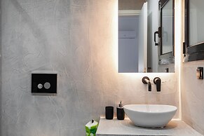 Sway - Chic 1-BR Apt & Balcony in Athens