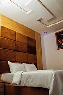 Del Migos Hotel & Suites