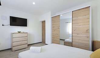 Villa Gariful - Sleeps 10 - Pool - Hottub - Petsok