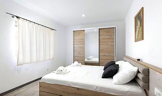 Villa Gariful - Sleeps 10 - Pool - Hottub - Petsok