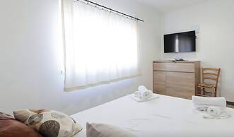 Villa Gariful - Sleeps 10 - Pool - Hottub - Petsok