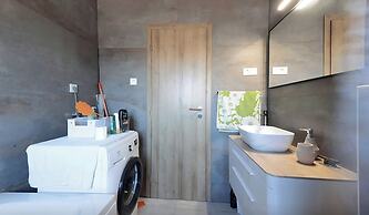 Villa Gariful - Sleeps 10 - Pool - Hottub - Petsok