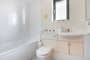 Charming 1BR Near Tower Bridge Walks