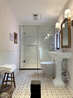 Shanghai Hills& Art Suite 16