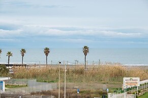 Charming Margherita di Savoia Apartment With Sea Views