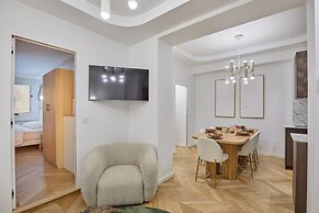 Apartment With AC Front Montparnasse Tower