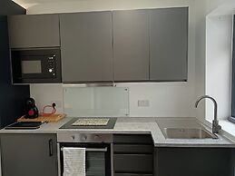 High Wycombe - 1bed Apartment - Sleeps 3 - Parking