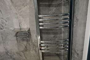 High Wycombe - 1bed Apartment - Sleeps 3 - Parking