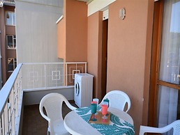 Fantastic Flat With Pool View Just Steps From the sea