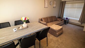 3 Bed Home - Sleeps 8 - Stoke City fc - Parking