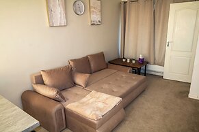3 Bed Home - Sleeps 8 - Stoke City fc - Parking