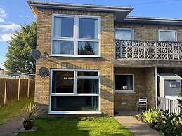 Seaside Haven Retreat - 2 Bedroom Apartment