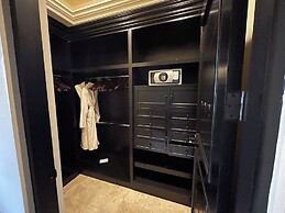 Novaispania Estates Governor