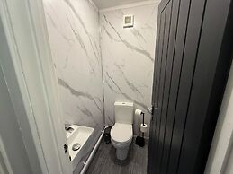 Large and Peaceful 4-bedroom House in Bridgend