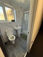 Large and Peaceful 4-bedroom House in Bridgend