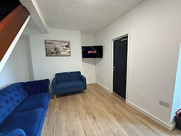 Large and Peaceful 4-bedroom House in Bridgend