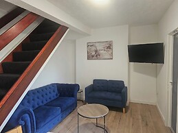 Large and Peaceful 4-bedroom House in Bridgend