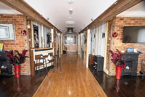 Quirky Apt - Sleeps 6 - Coastal Area - Parking